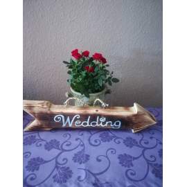 ”Esküvői” és” Wedding” feliratos táblák